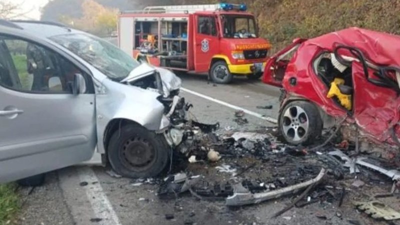 Mladić (19) poginuo, cijela porodica u bolnici: Jezivi prizori s mjesta nesreće u susjedstvu